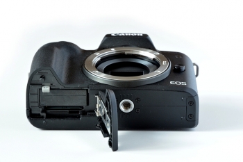 Canon EOS M50