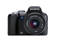 OLYMPUS E-500 - čelně