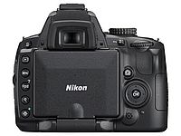 Obrázek č. 6 - Zadní strana aparátu Nikon D5000 se sklopeným LCD monitorem