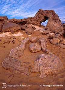 Krystalová hora (Crystal mountain) u oázy Farafra, Egypt