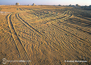 Stopy pneumatik jsou všude, Bílá poušť, Egypt