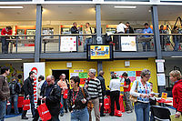 Čilý ruch v Atriu | (c) Jaroslav Bzenecký Čilý ruch v Atriu