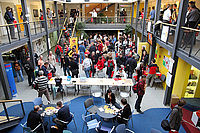 Čilý ruch v Atriu | (c) Jaroslav Bzenecký Čilý ruch v Atriu