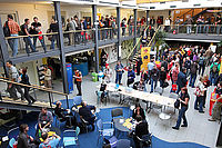 Čilý ruch v Atriu | (c) Jaroslav Bzenecký Čilý ruch v Atriu