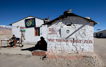 Policejní stanice u jezera Tso Moriri, východní Ladak