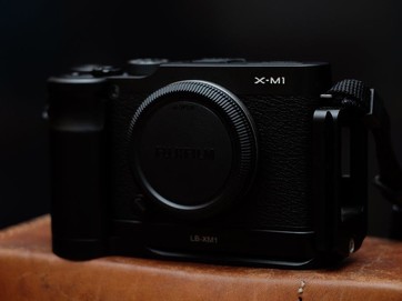 Fujifilm X-M1, ZÁNOVNÍ TĚLO S PŘÍSLUŠENSTVÍM !!!