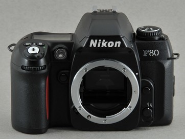 Nikon F80 kinofilmová zrcadlovka i s návodem