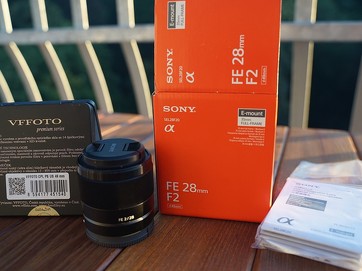 objektiv Sony FE 28mm F2 + polarizační filtr