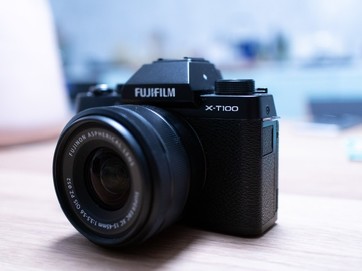 Fujifilm x-t100 + Fujinon xc 15-45mm