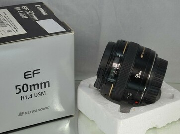 Canon EF 50mm f/1.4 USM **full-frame Pevný