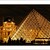 Noční Louvre a živo(t) na nádvoří ....
