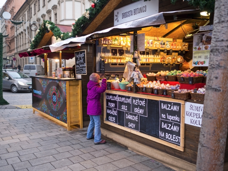 OLYMPUS M.17mm F1.8, clona 2.0 , 1/250 s , ISO 500, kom. exp. 0, WB Automatick?�