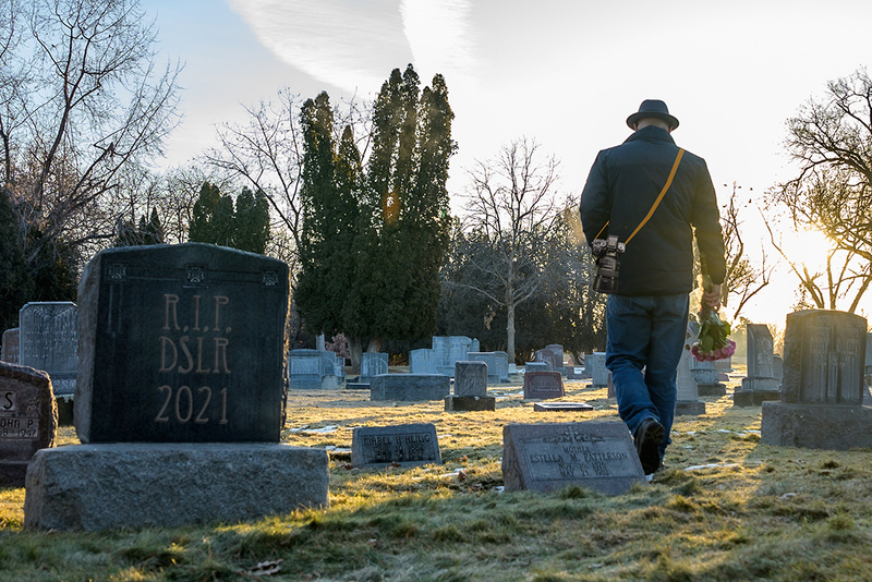 Musíme tam všichni... | Brett Sayles, Syed Qaarif Andrabi, Jakub Súkeník