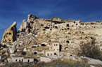 Vesnice Zelve asi 8 km od Goreme