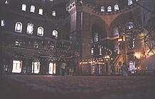 Uvnitř mešity Uvnitř mešity