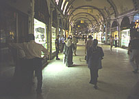 Uvnitř krytého bazaru Uvnitř krytého bazaru