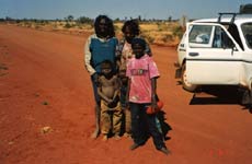Aboriginálové na Tanami Desert