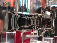 Řez objektivem s difračním členem