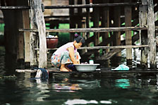 Praní prádla na jezeře Inle