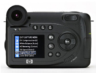 Zadní strana aparátu s ukázkou menu