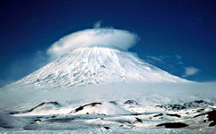 Nejvyšší sopka Kamčatky Ključevskaja ze severní strany