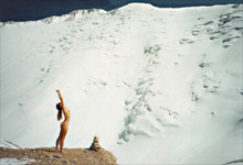 Výšvih (5500-5550 m) před severní stěnou Pik Lenina. ©Jan Pala, 2004 Výšvih (5500-5550 m) .©Jan Pala, 2004