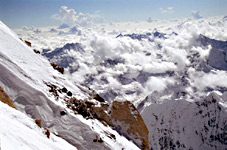 Z výstupu na Shisha Pangmu (8046 m) v říjnu 2002 - úspěšné dosažení vrcholu a sjezd na lyžích z výšk