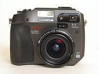 Olympus C7070WZ čelně