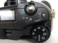 Olympus C7070WZ - spoušť