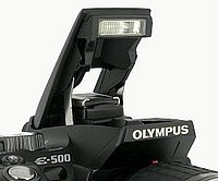 OLYMPUS E-500 - Vyklopený blesk