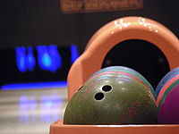 1/6 s, f/3.50, 309.00 mm, ISO: 800, snímek z bowlingu
