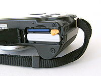 Umístění baterie a SD karty | © Petr Koritina Umístění baterie a SD karty