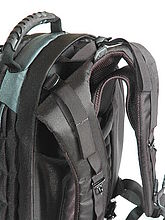 Detail horní části popruhů