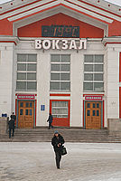 Na nádraží v Barnaulu je -19 °C, dále od budov je samozřejmě ještě o trochu chladněji | (c) Andrej Macenauer Na nádraží v Barnaulu je -19 °C, dále od budov je samozřejmě ještě o trochu chladněji