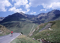 Cyklista pod sedlem Toumalet, Pyreneje