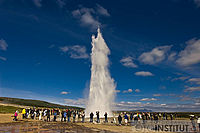 Gejzír Strokkur | © Helena Macenauerová Gejzír Strokkur