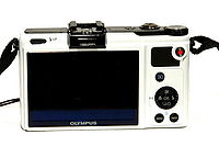 Konektor pro příslušenství (hledáček, mikrofon)