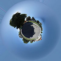 planetka po použití filtru "prohnutí" má výraznější povrch planetka po použití filtru "prohnutí" má výraznější povrch