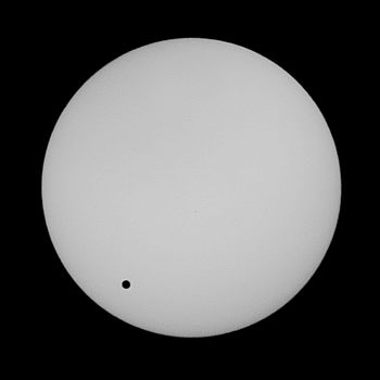 Přechod Venuše přes sluneční disk z 8.6.2004. | (c) Martin Myslivec, foto.astronomy.cz Přechod Venuše přes sluneční disk z 8.6.2004.