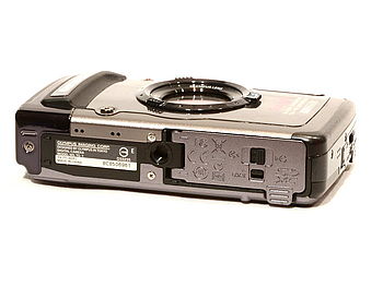 Olympus TG-1 - krytky | (c) Petr Koritina Olympus TG-1 - krytky