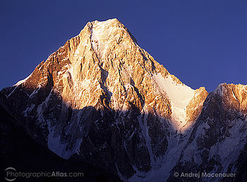 Západní stěna Gasherbrum IV z tábora v Concordii | (c) Andrej Macenauer Západní stěna Gasherbrum IV z tábora v Concordii