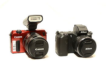 Canon EOS M, Nikon 1 V2 s krytkami objektivů | (c) Petr Koritina Canon EOS M, Nikon 1 V2 s krytkami objektivů