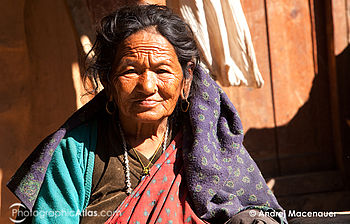 Snídaně v Machhakholagaonu, trek kolem Manaslu, říjen 2012