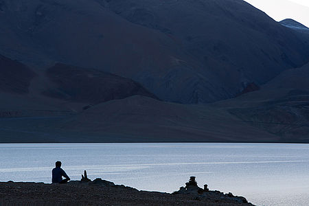 Ranní meditace, Tso Moriri, východní Ladak