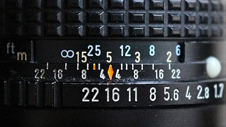 Stupnice na objektivu