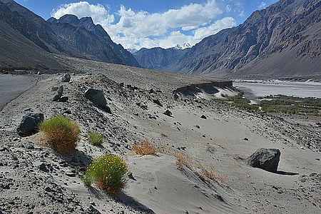 V údolí Nubra. NIKON D7100, 16.00 - 85.00 mm f/3.5 - 5.6, 22.00 mm , F10,  1/250 s , ISO 200